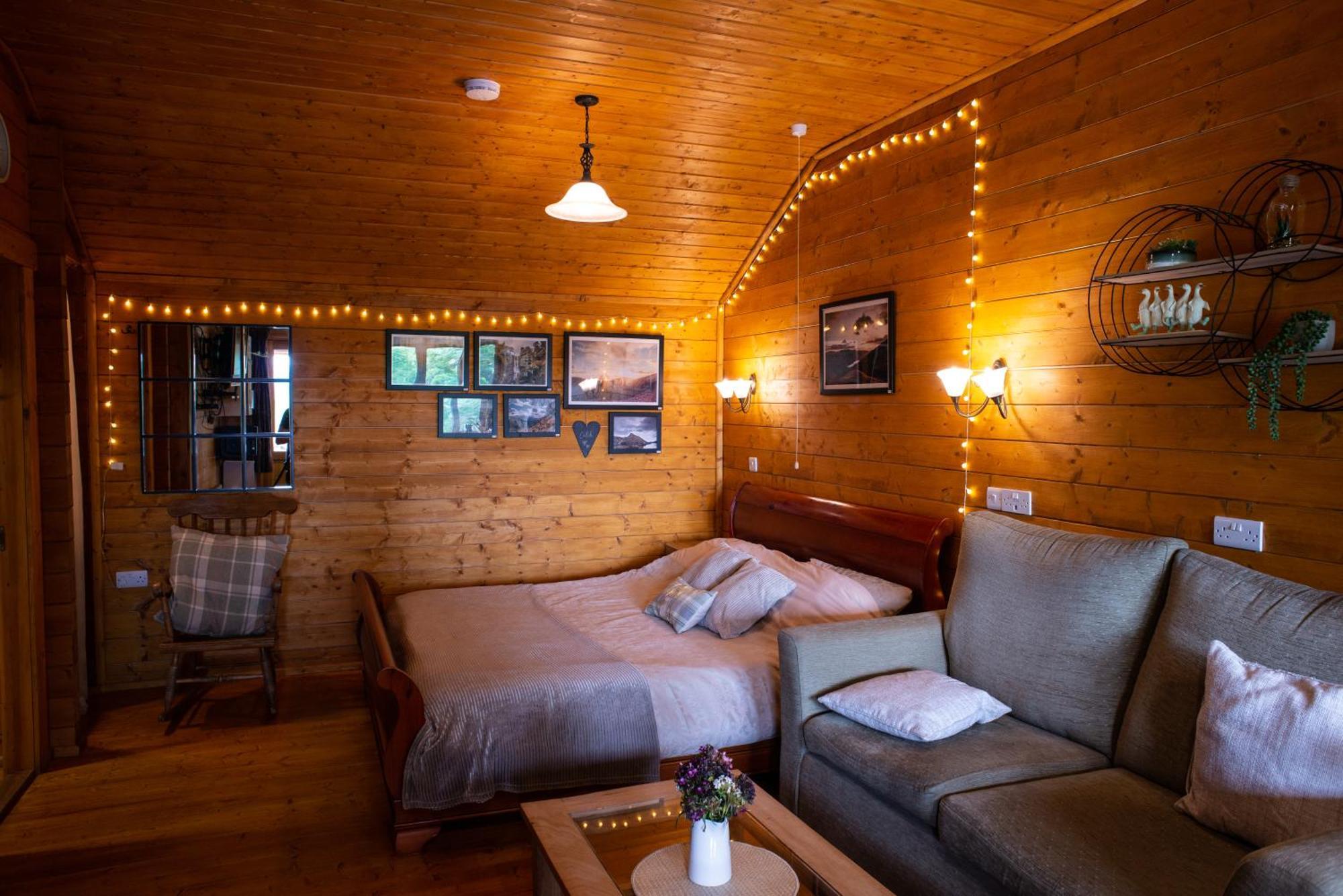 Cherry Cabin - Little Log Cabin In Wales Bettws Cedewain Bagian luar foto