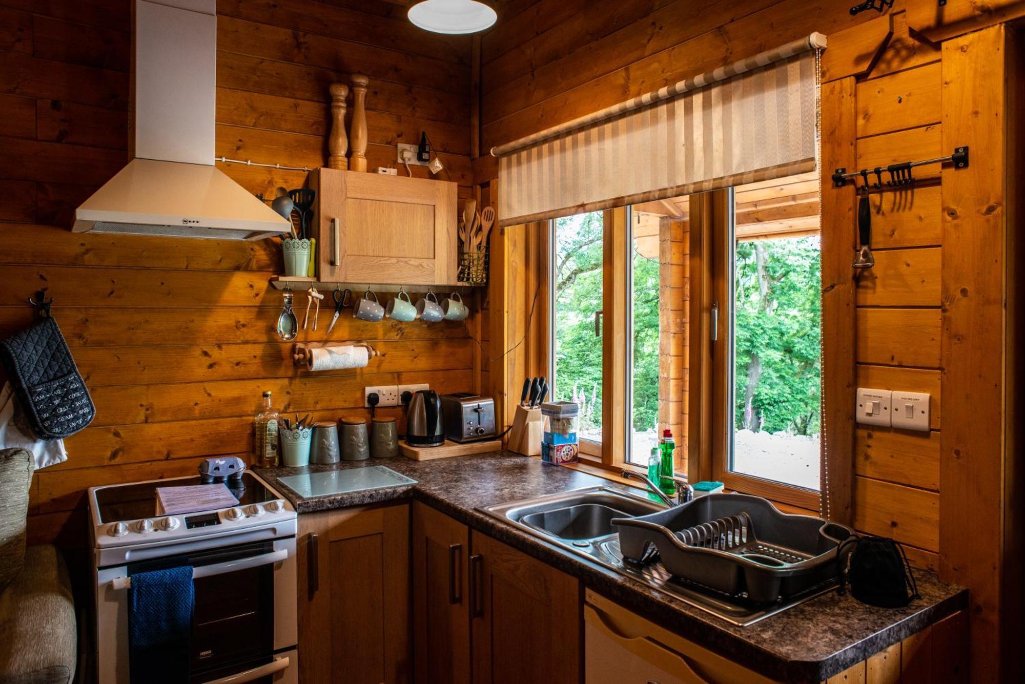 Cherry Cabin - Little Log Cabin In Wales Bettws Cedewain Bagian luar foto